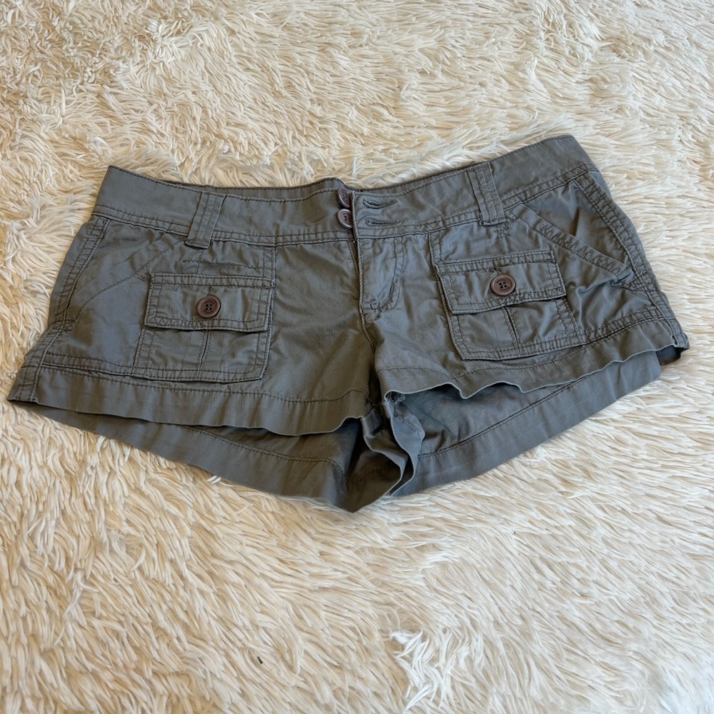 Younique low rise cargo style shorty short shorts khaki green size 7